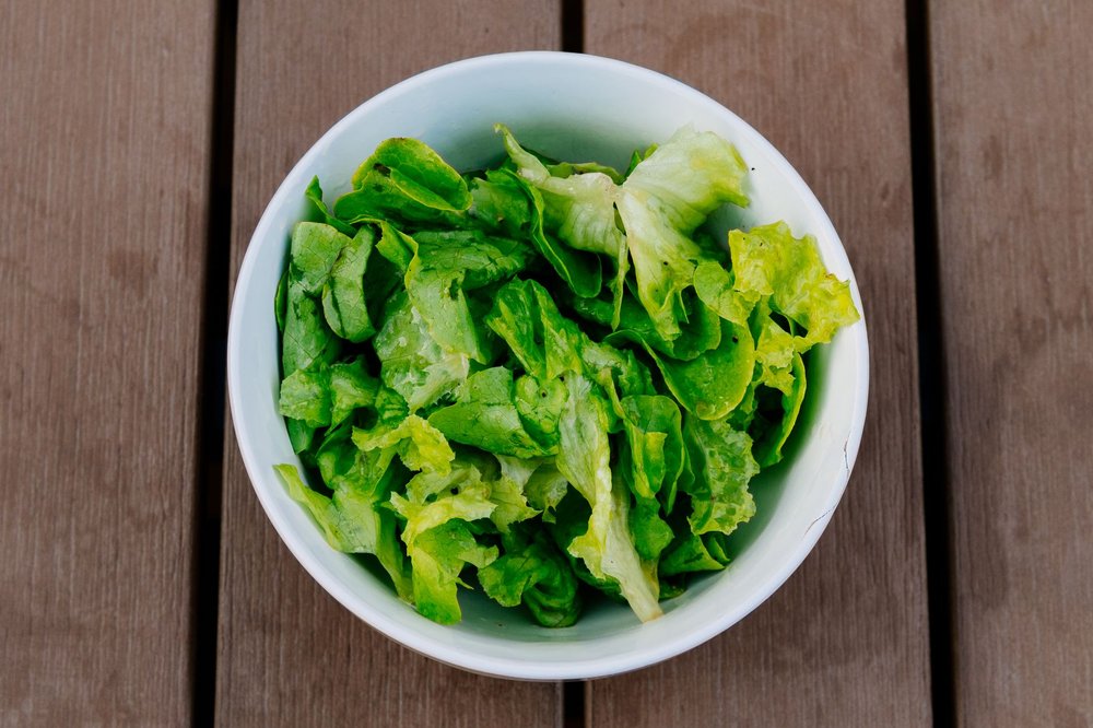 野菜たっぷりのサラダ